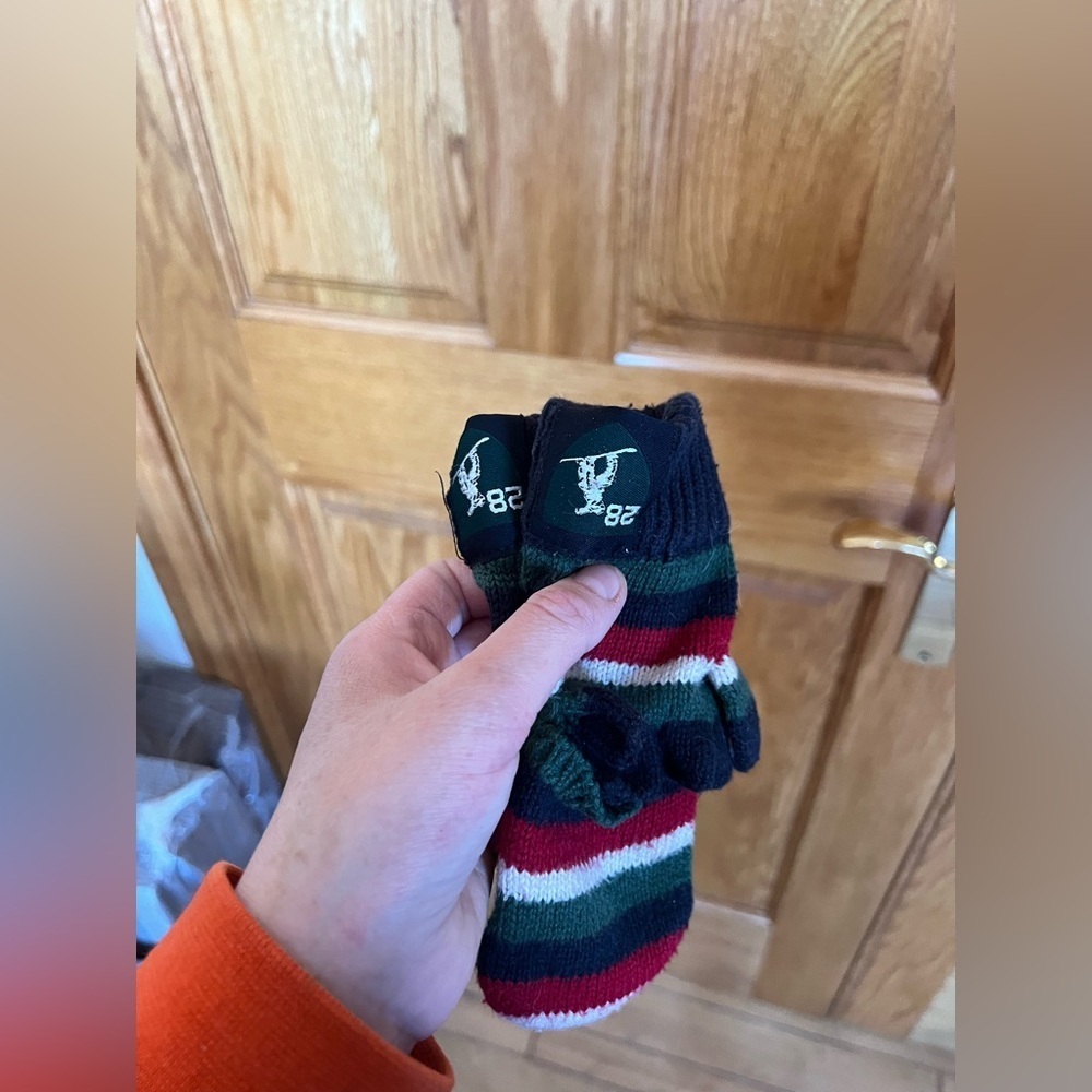 Gymboree - Snow Chillin’ Convertible Striped Knit Mittens w/ Snowboarder Patch